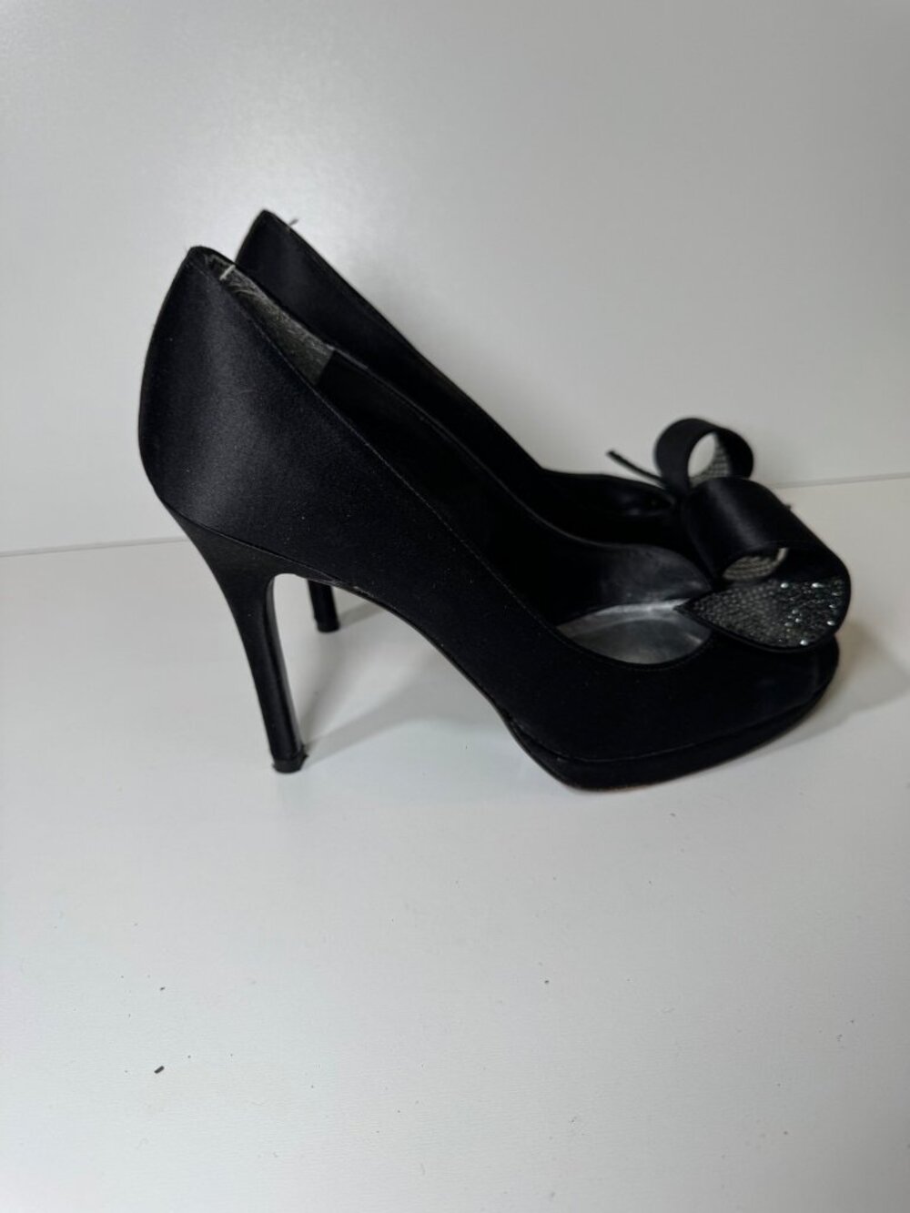 Stuart Weitzman Satin Peep Toe Pumps Rhinestone Bow Platform High Heels 7.5 8